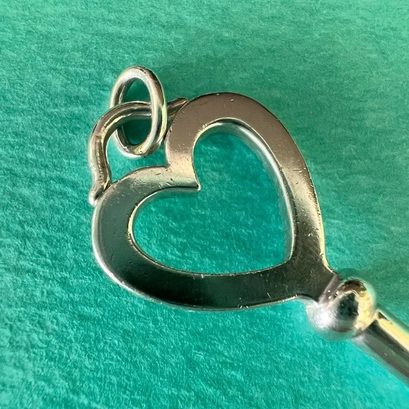 Retired Tiffany large open heart key - Picture 9 of 11